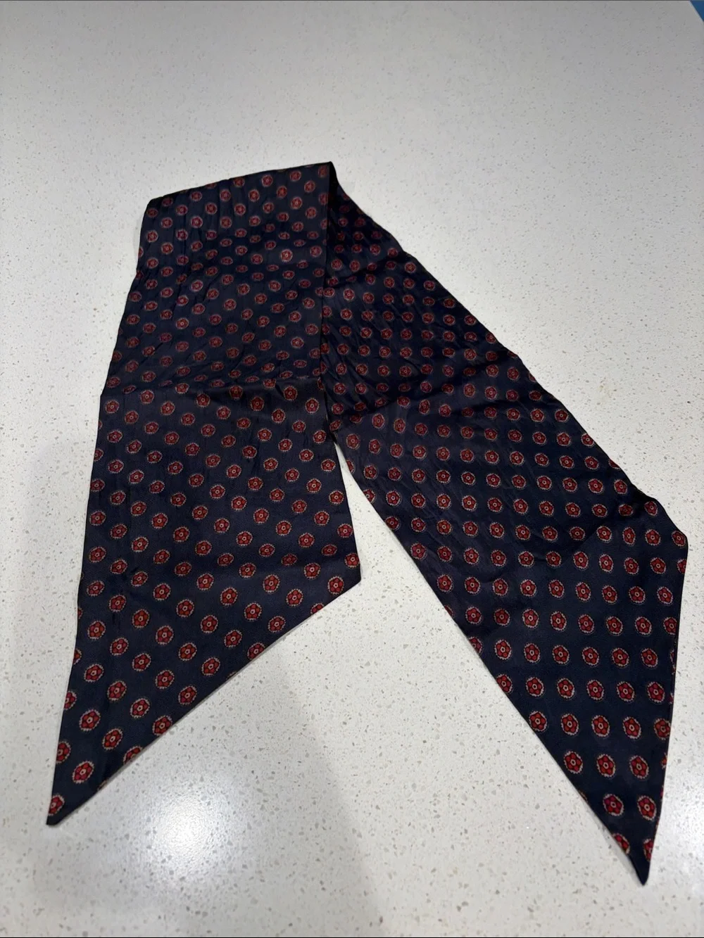 Mens Navy and Red Silk Paisley Carvat.